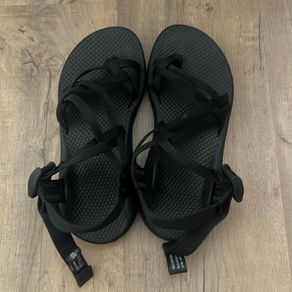Black size 7 Chacos